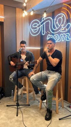 Dupla lança novo álbum