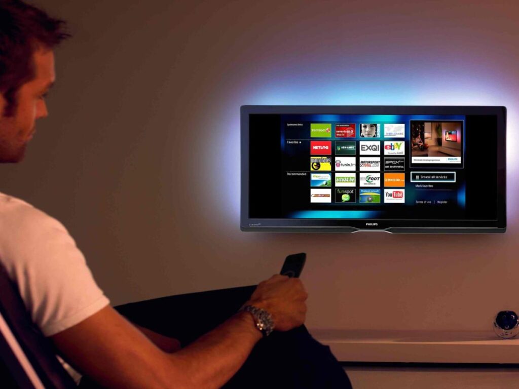 Em casa, Globo e Youtube lideram audiência