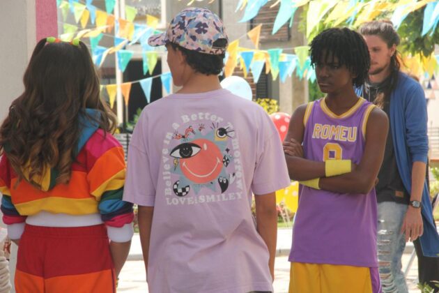 Romeu fica cheio de ciúmes ao ver Julieta com outro