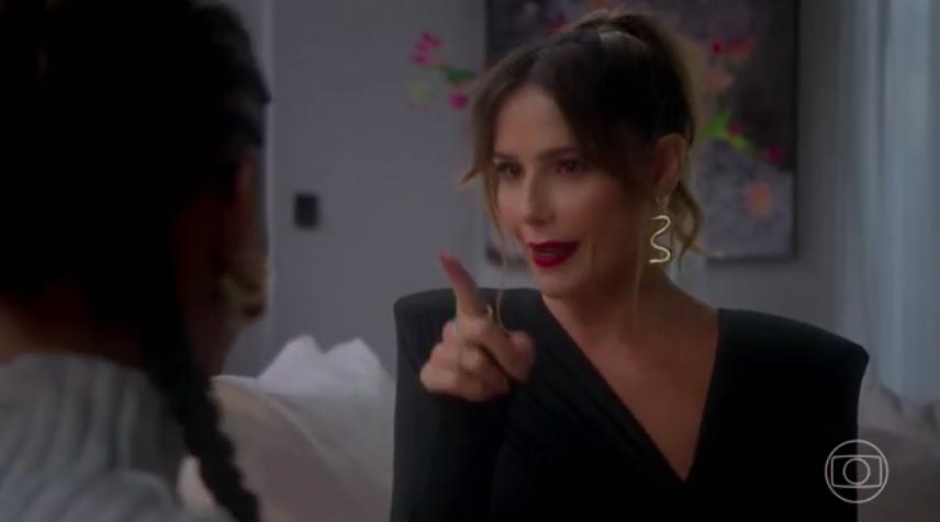 Deborah Secco é Lara