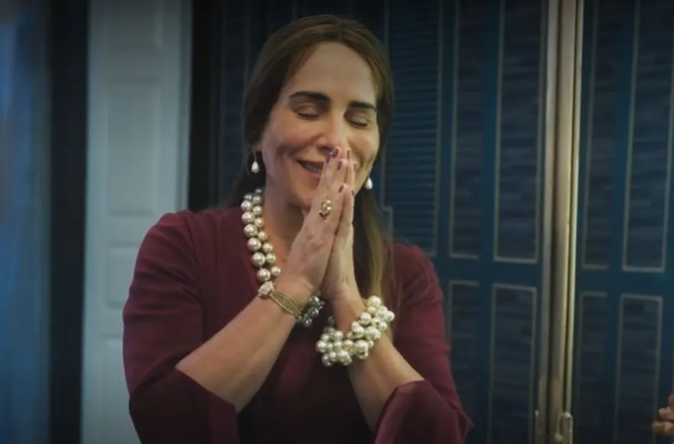 Glória Pires como Irene