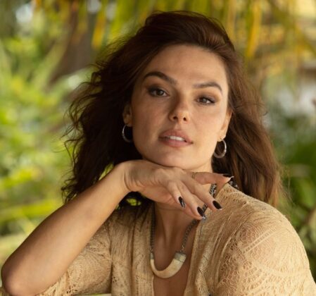 Isis Valverde como Angela Diniz