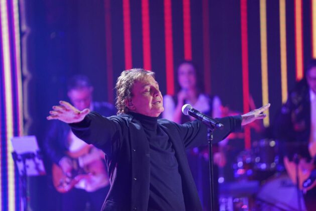 Fábio Jr no palco do Caldeirão