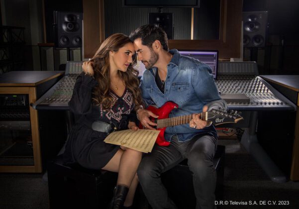 Dulce Maria e David Zepeda são os protagonistas de Penso em Ti