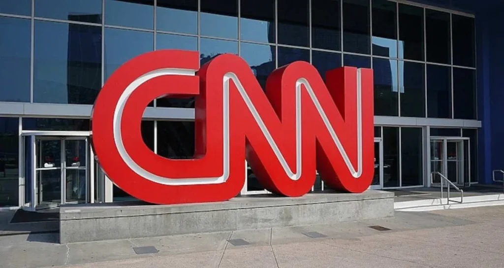 Logo CNN na sede da empresa