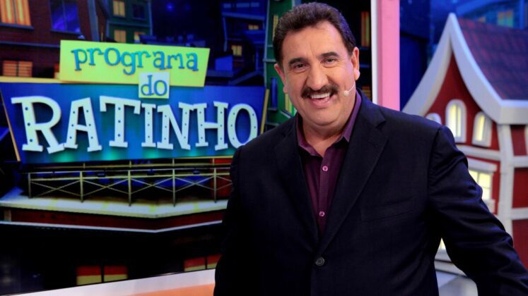 Ratinho no cenário de seu programa