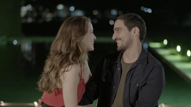Vênus (Nathalia Dill) e Tom (Renato Góes) se entendem
