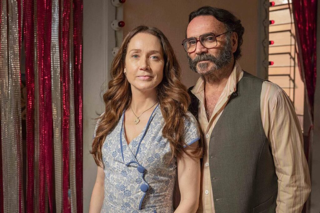 Camila Morgado e Almir Sater como Dona Patroa e Rachid, em Renascer