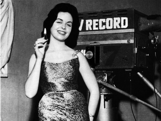 Idalina de Oliveira apresentava os merchans na Record