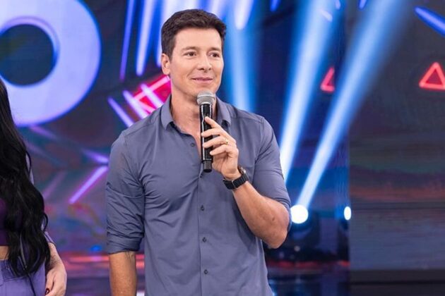 Rodrigo Faro no comando de seu programa