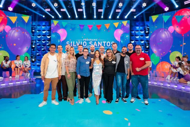 Patrícia Abravanel com jornalistas no Programa Silvio Santos