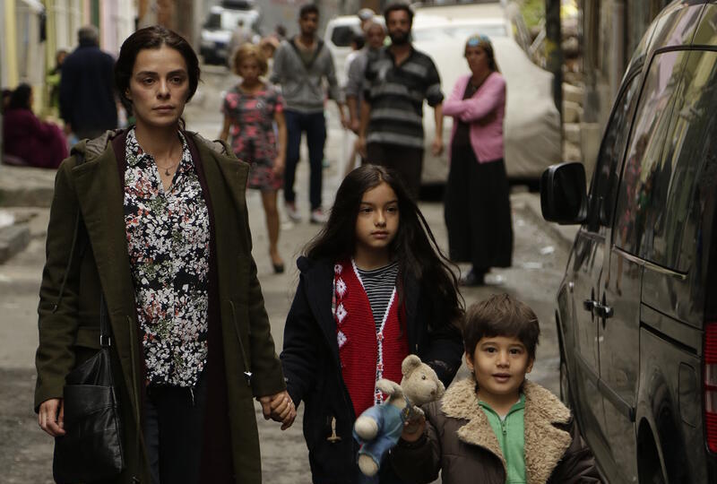 Bahar com os filhos na rua