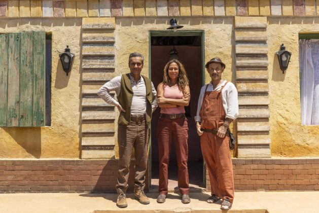 No Rancho Fundo: Seu Tico Leonel (Alexandre Nero), Zefa Leonel (Andrea Beltrão) e Timbó (Enrique Diaz)