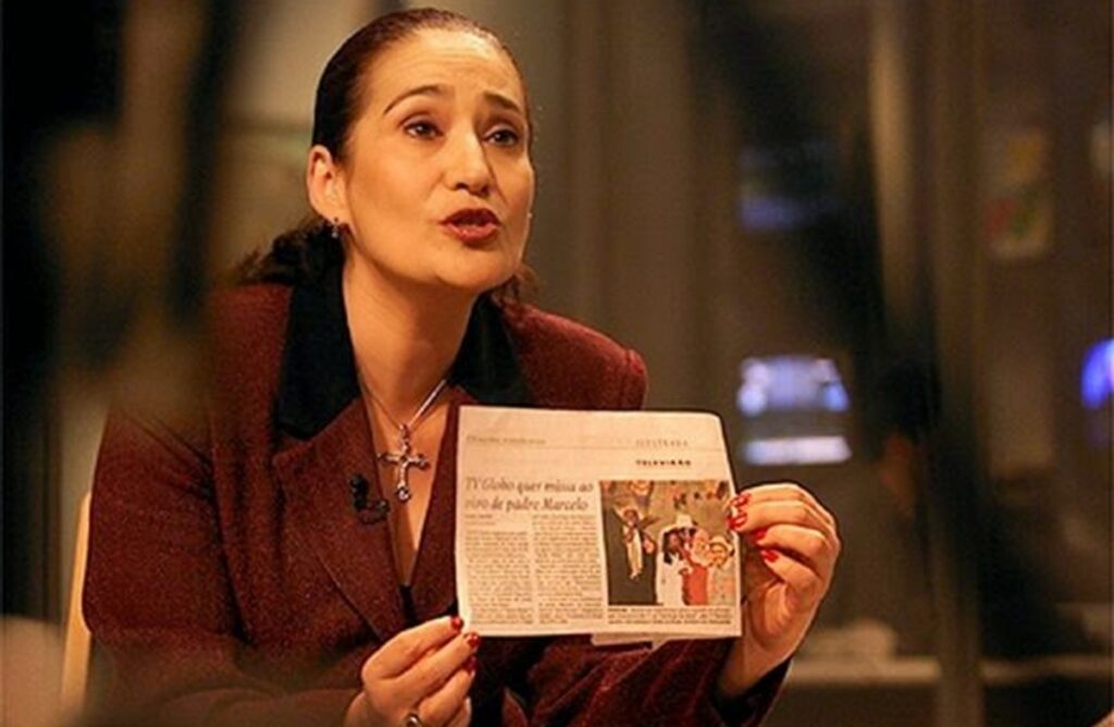 Sonia Abrão no programa Falando Francamente, no SBT