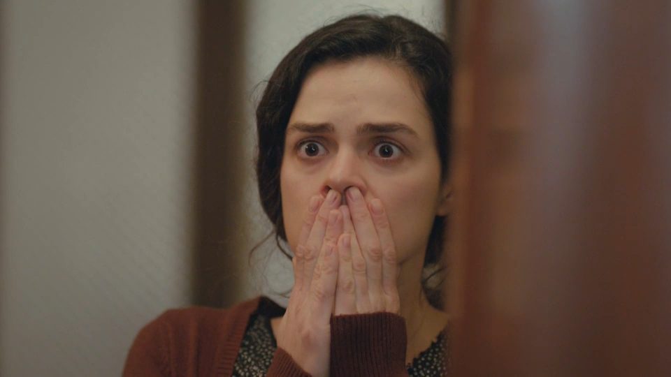 Bahar fica em choque ao ver Sarp