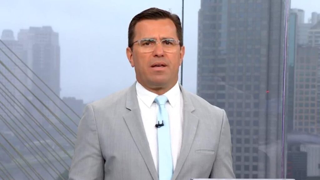 Rodrigo Bocardi no estúdio do Bom Dia São Paulo