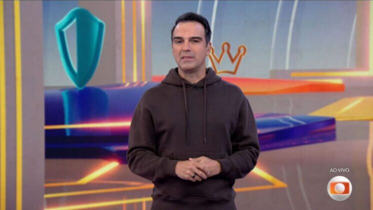 Tadeu Schmidt no comando do BBB25 (Foto: Reprodução/Globo)