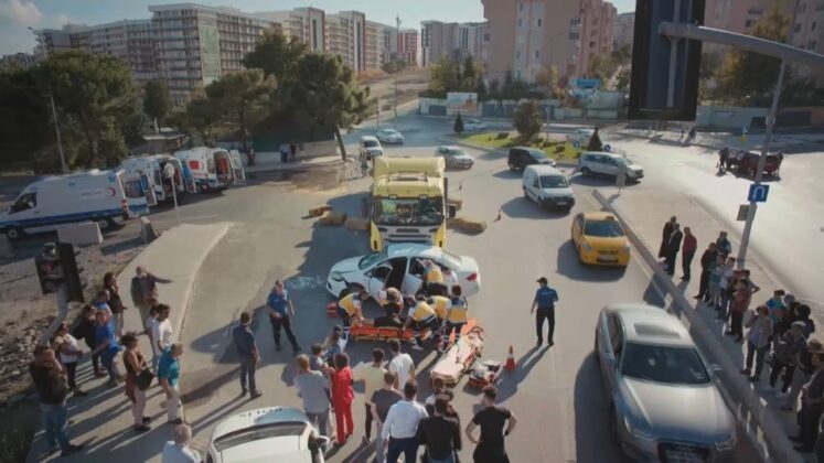 Cena de Força de Mulher: Grave acidente numa importante avenida