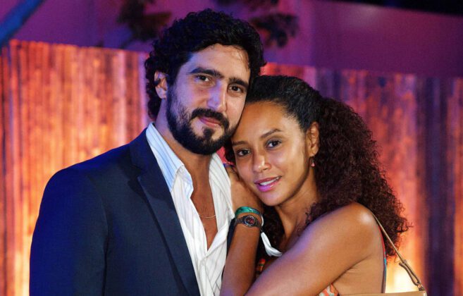 Ivan e Raquel abraçados