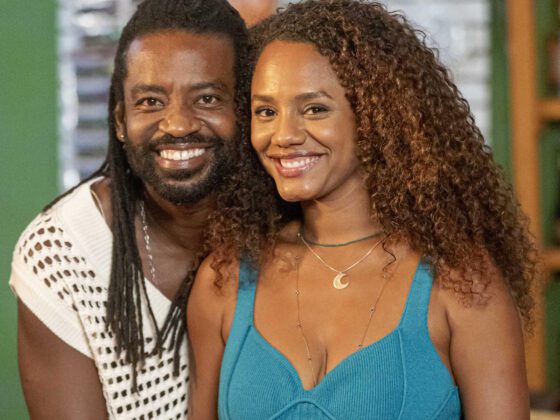 Jão e Madalena, de Volta por Cima, abraçados