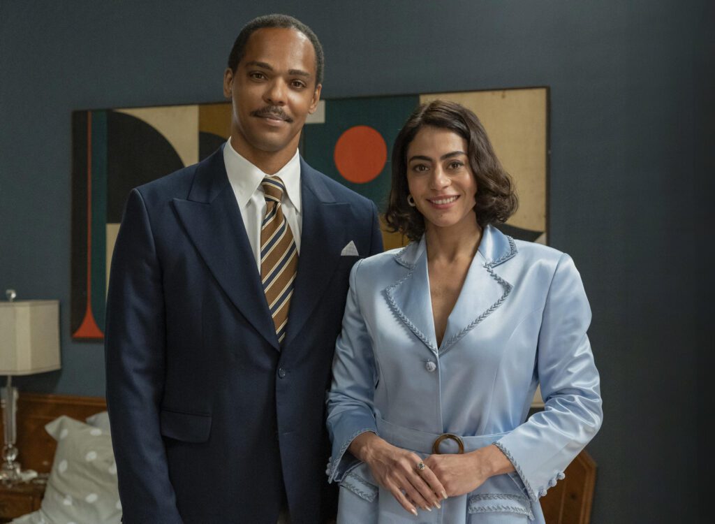 Gregório e Clarice na sala da casa em Garota do Momento