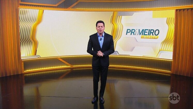 Marcão do Povo no centro do estúdio do Primeiro Impacto