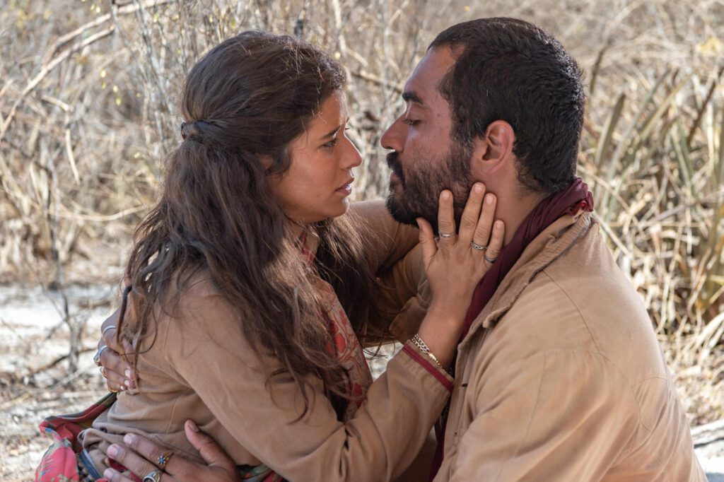 Josué ( Thomas Aquino ) frente a frente com Rosa ( Isadora Cruz )