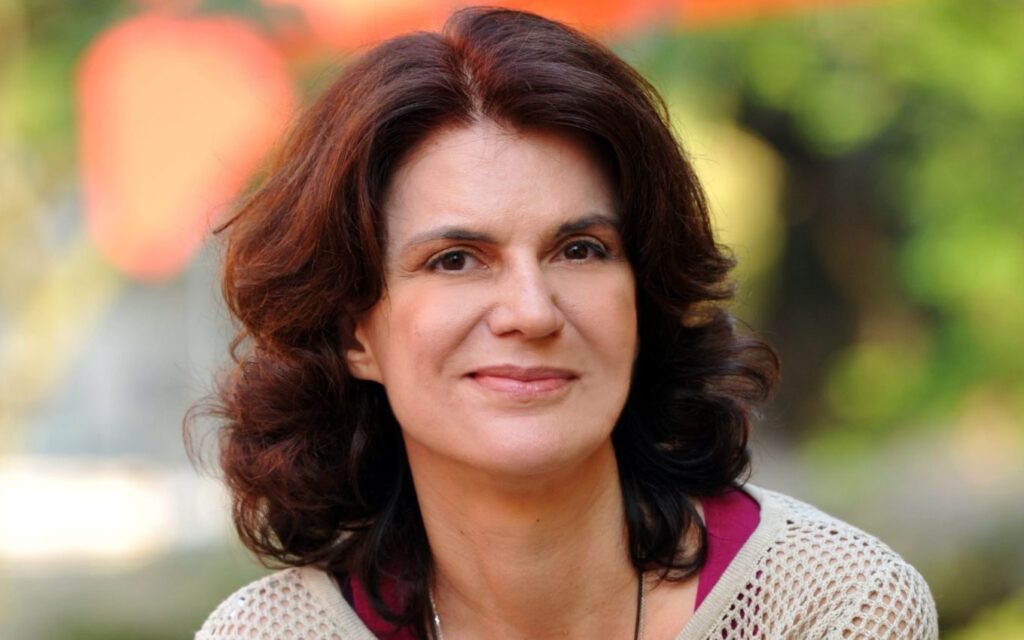 Lícia Manzo em foto de divulgação