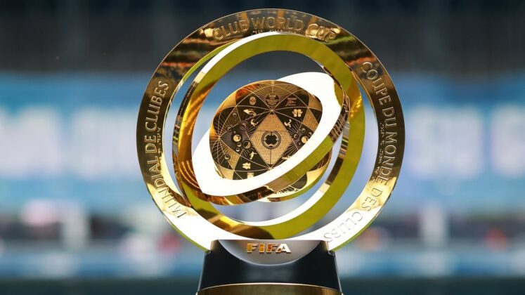 Logo Mundial de Clubes com o troféu