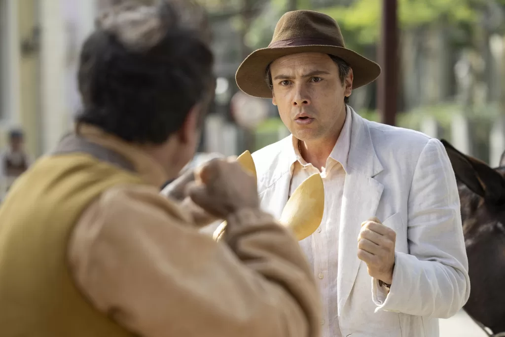 Candinho enfrenta Ernesto vestido de canguru