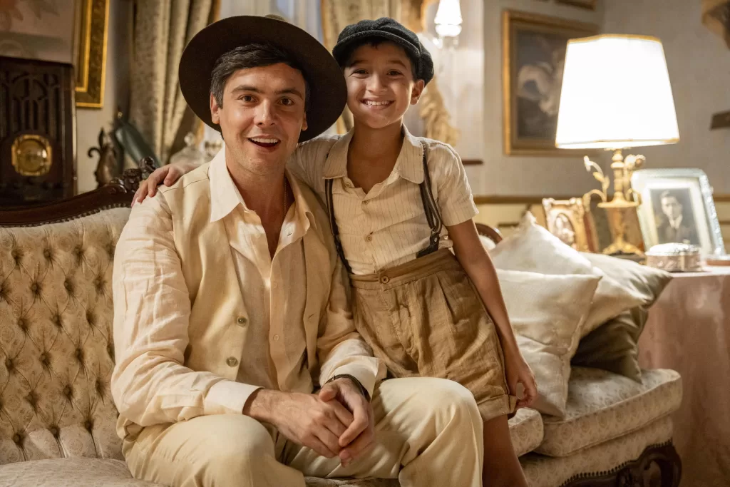 Candinho e Samir na sala em Êta Mundo Melhor