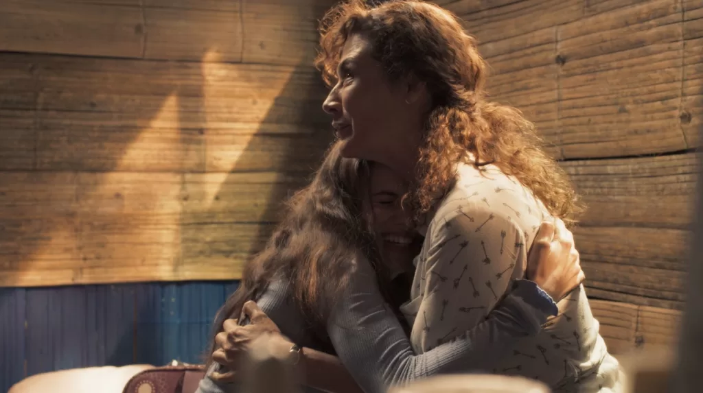 Gaivota e sua mãe abraçadas