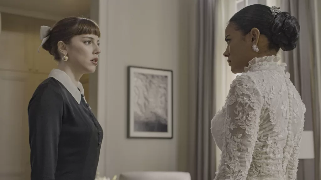 Solange e Maria de Fátima discutem no quarto antes do casamento