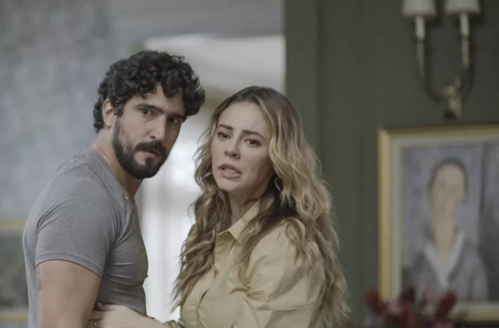 Ivan e Heleninha na sala da mansão