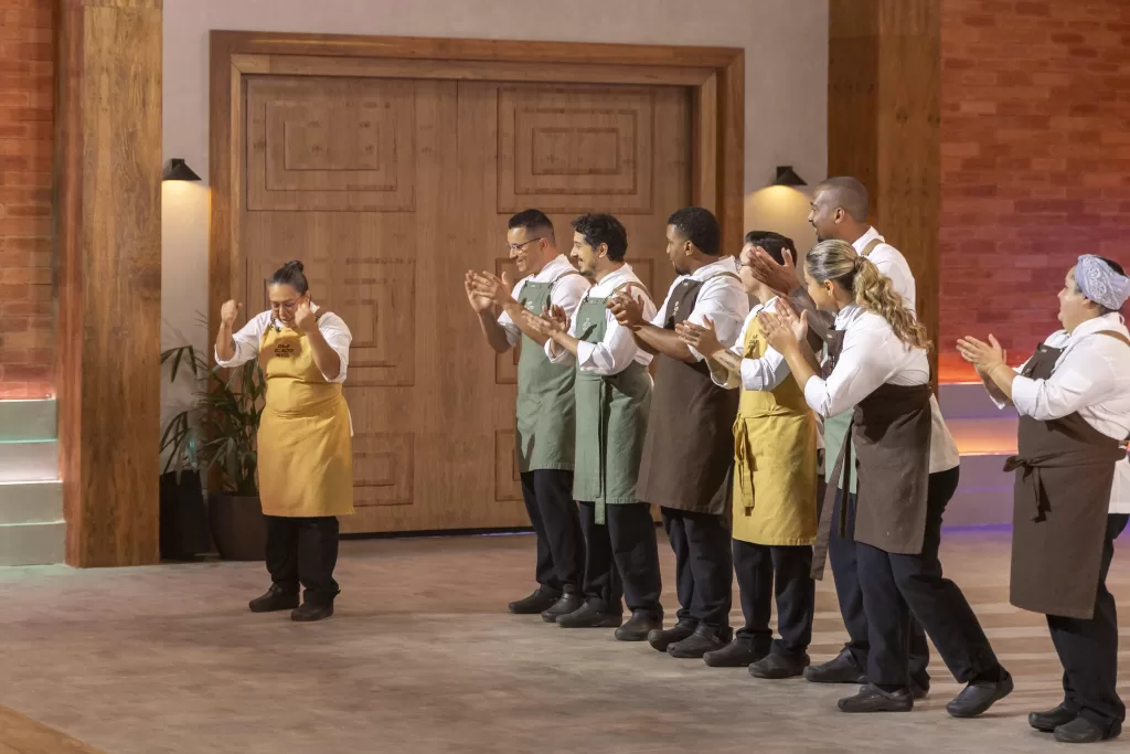 Participantes comemoram anúncios dos jurados