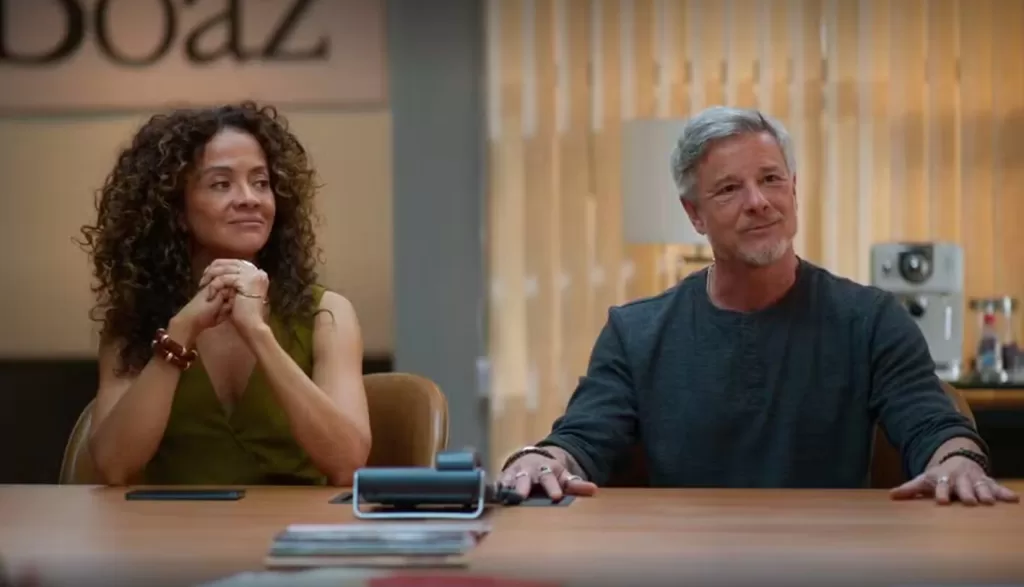 Tania e Jaques na mesa da presidência da Boaz