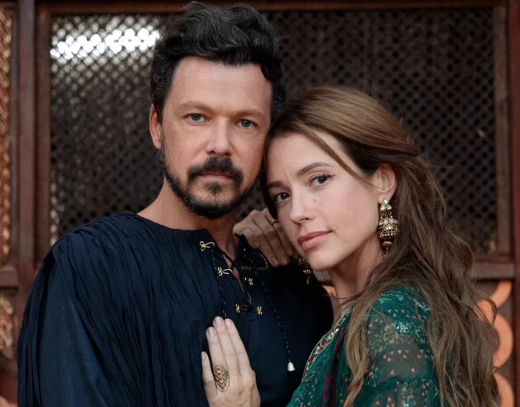 Jó e Raquel abraçados