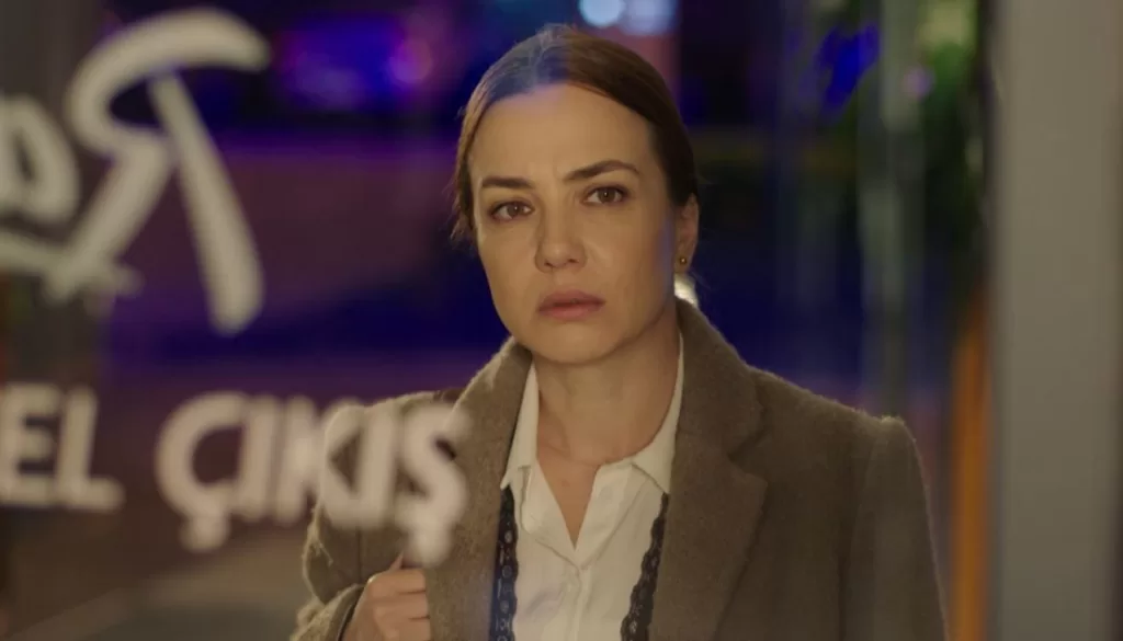 Seher olhando para o público