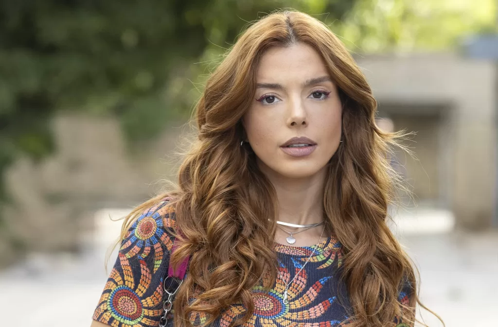 Giovanna Lancellotti como Kami