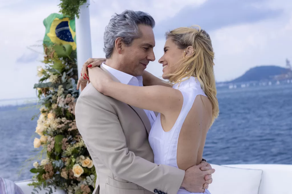 Marco Aurélio e Leila abraçados no iate