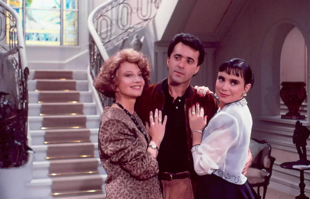 Regina Duarte (Maria do Carmo), Tony Ramos (Edu) e Glória Menezes (Laurinha) em 'Rainha da Sucata'