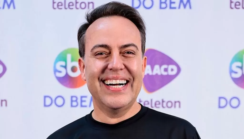 Rinaldi À frente de painel do SBT