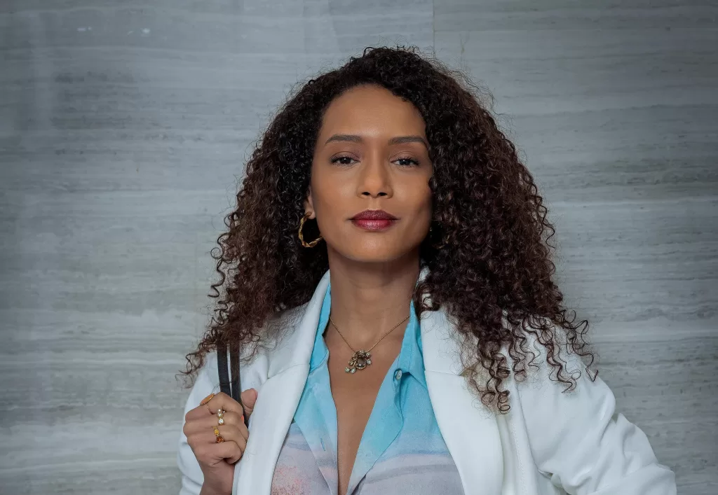 Taís Araújo como Raquel