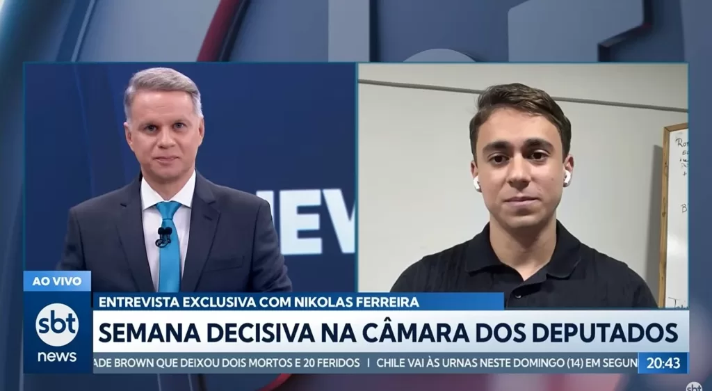 Leandro Magalhães e Nikolas Ferreira em tela dividida do SBT News
