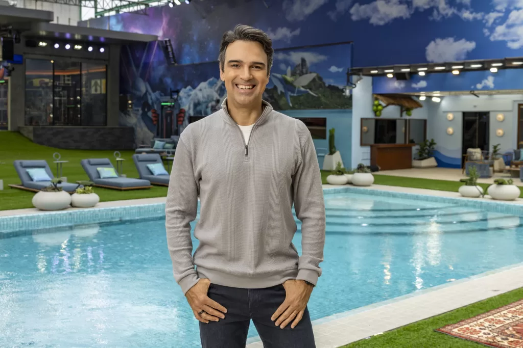 Tadeu Schmidt na piscina do BBB 26