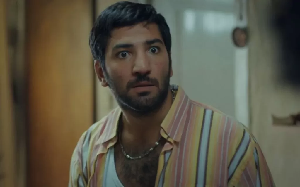 Cengiz olha espantado