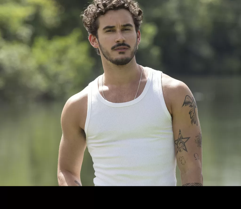 João Raul no jardim