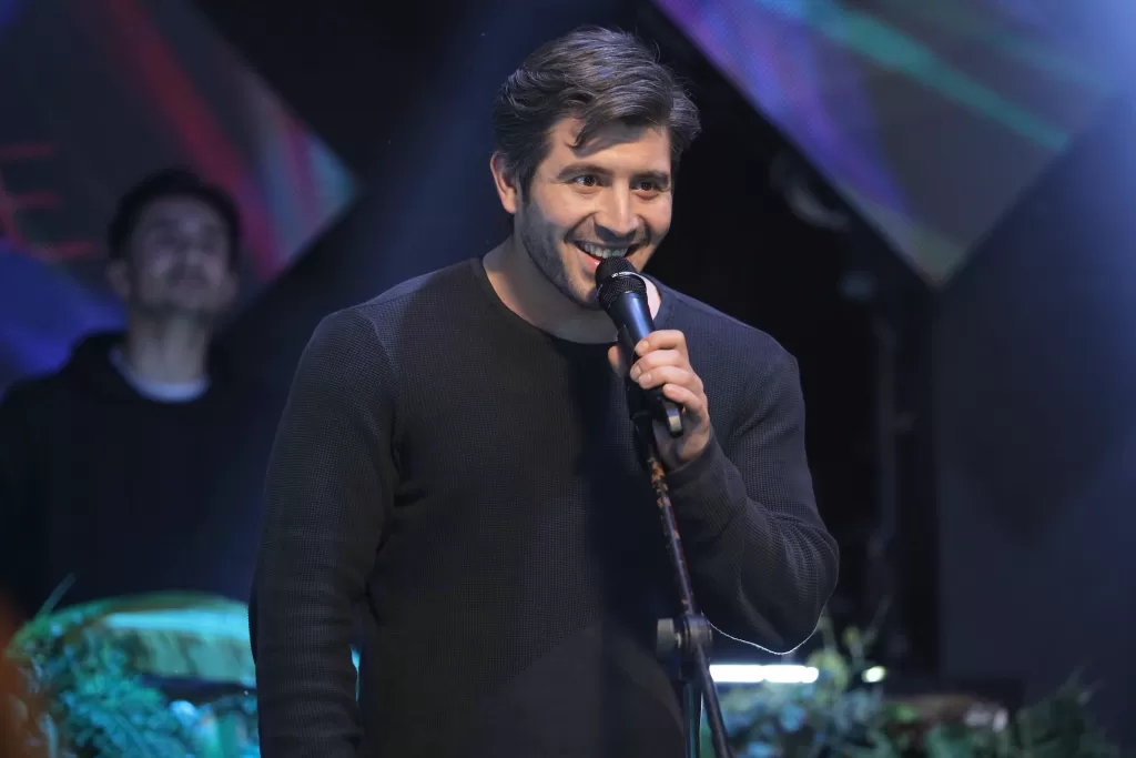 Omer se declara para Ruya e impressiona