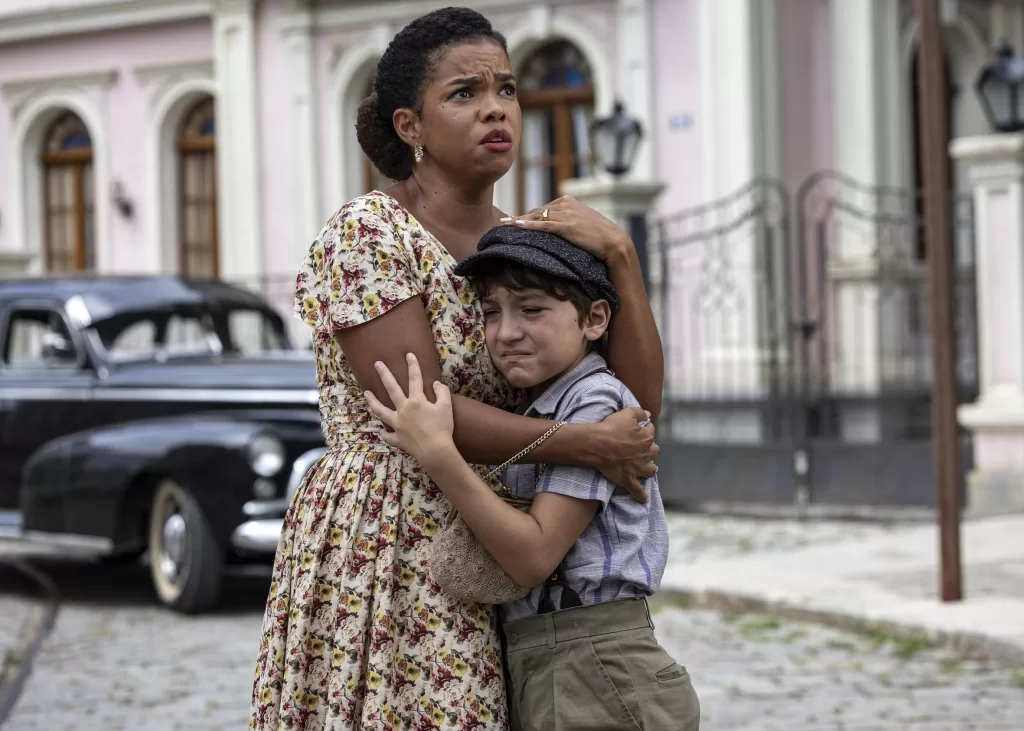Dita abraça Samir na rua