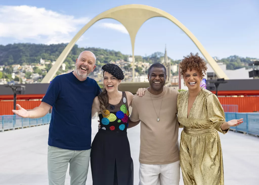 Alex Escobar, Mariana Gross, Pretinho da Serrinha e Karine Alves no sambódro9mo do Rio de Janeiro